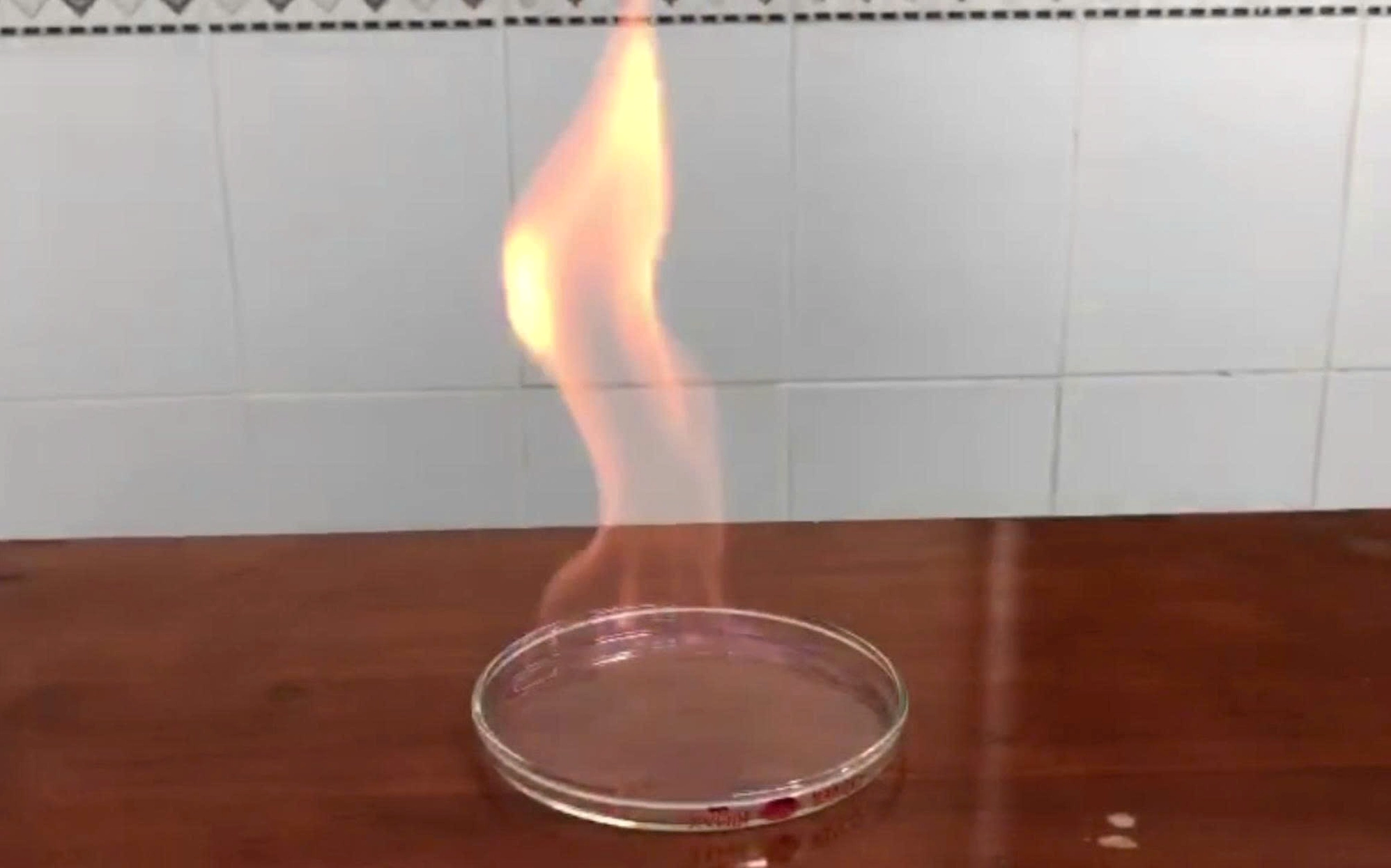 Ethanol dễ cháy