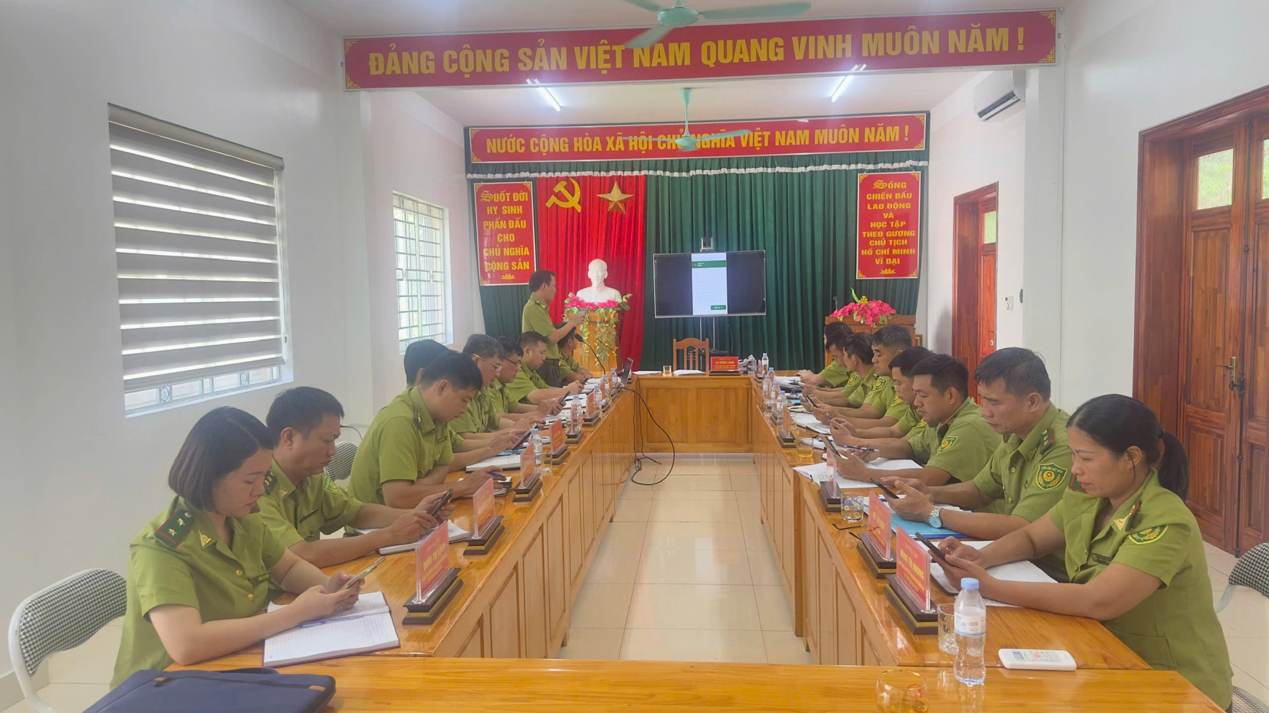 HẠT KIỂM LÂM KHU VỰC IV TRIỂN KHAI PHẦN MỀM HỖ TRỢ NGƯỜI DÂN LẬP PHƯƠNG ÁN KHAI THÁC RỪNG TRỒNG