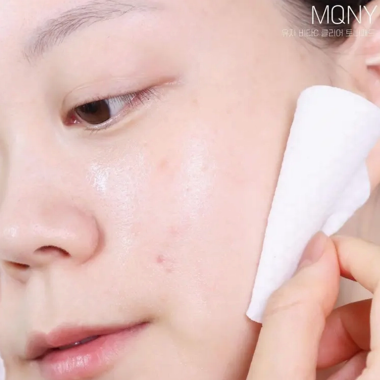 Hãy thử các miếng dán mụn